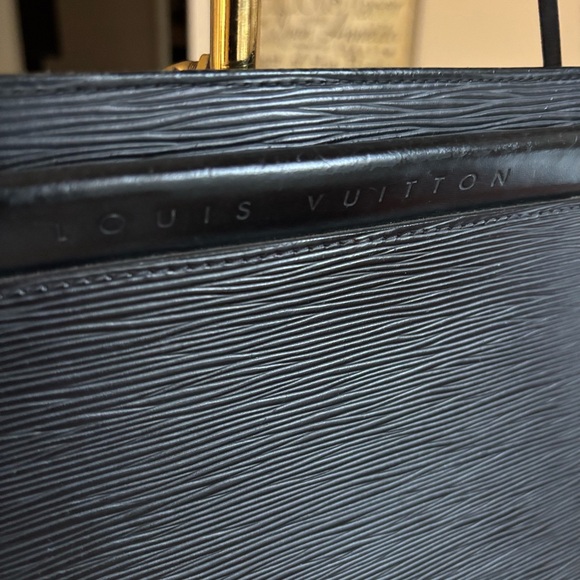 Louis Vuitton Authentic Epi Saint Tropez Black Bag - Picture 2 of 12